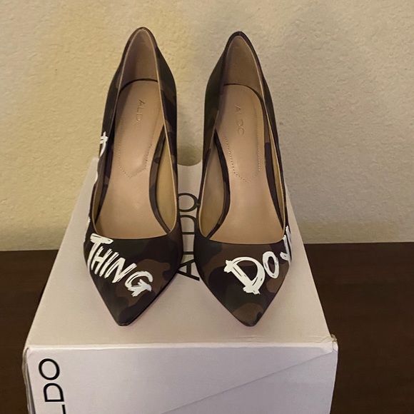 Brand new, never worn - Picture 3 of 3